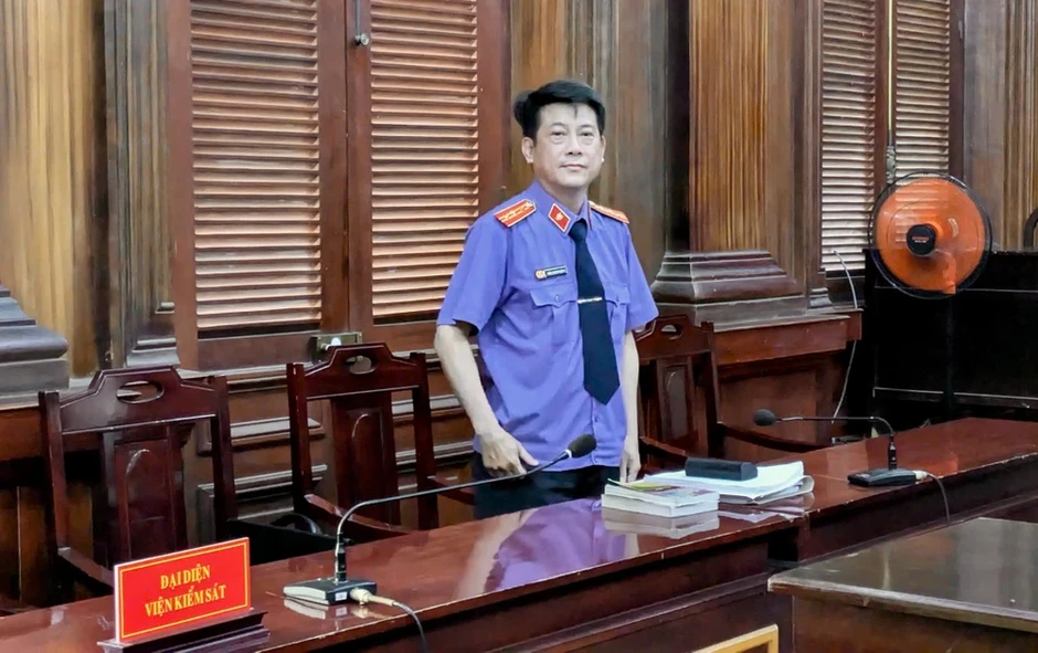 Đang xét xử phúc thẩm YouTuber Đinh Thị Lan Đang xét xử phúc thẩm YouTuber Đinh Thị Lan