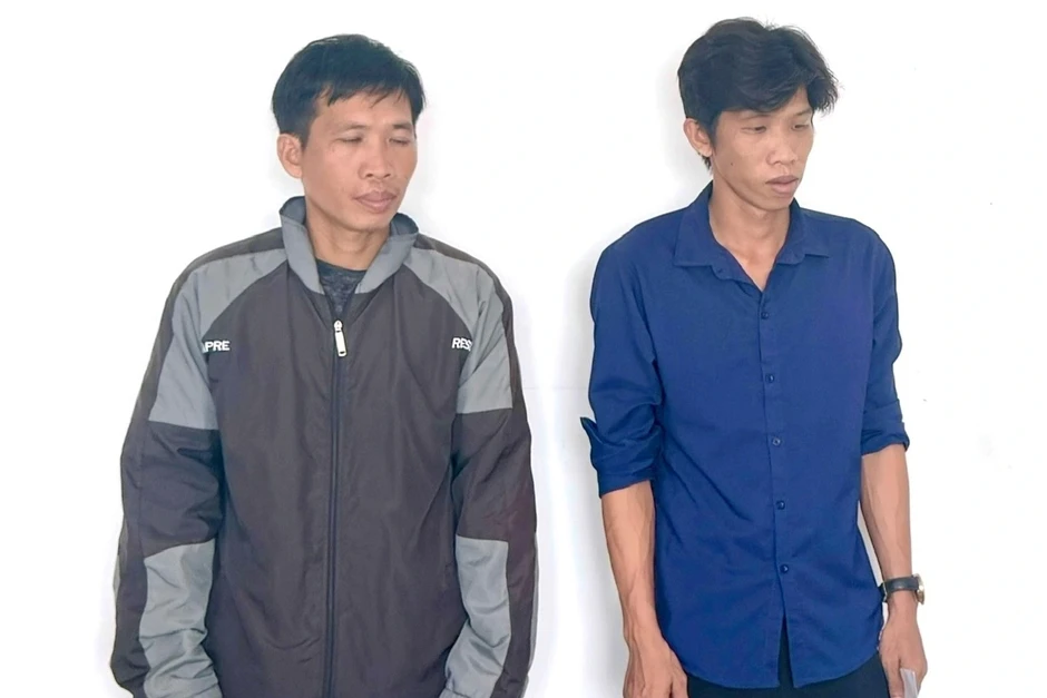 Đánh hàng xóm vì hát karaoke quá to, 2 người bị khởi tố Đánh hàng xóm vì hát karaoke quá to, 2 người bị khởi tố