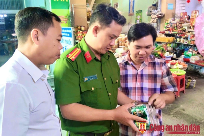 Đánh mạnh tội phạm liên quan hàng giả, hàng lậu ở biên giới An Giang Đánh mạnh tội phạm liên quan hàng giả, hàng lậu ở biên giới An Giang