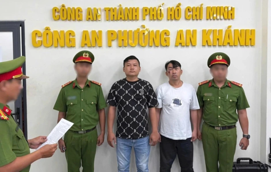 Đánh nhau náo loạn sau mâu thuẫn bấm còi xe xin vượt Đánh nhau náo loạn sau mâu thuẫn bấm còi xe xin vượt