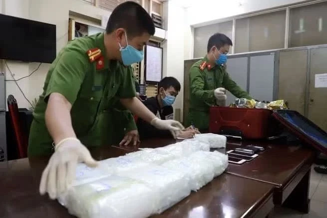 Đánh sập đường dây tội phạm ma túy do Hương 'mẩu' cầm đầu Đánh sập đường dây tội phạm ma túy do Hương 'mẩu' cầm đầu