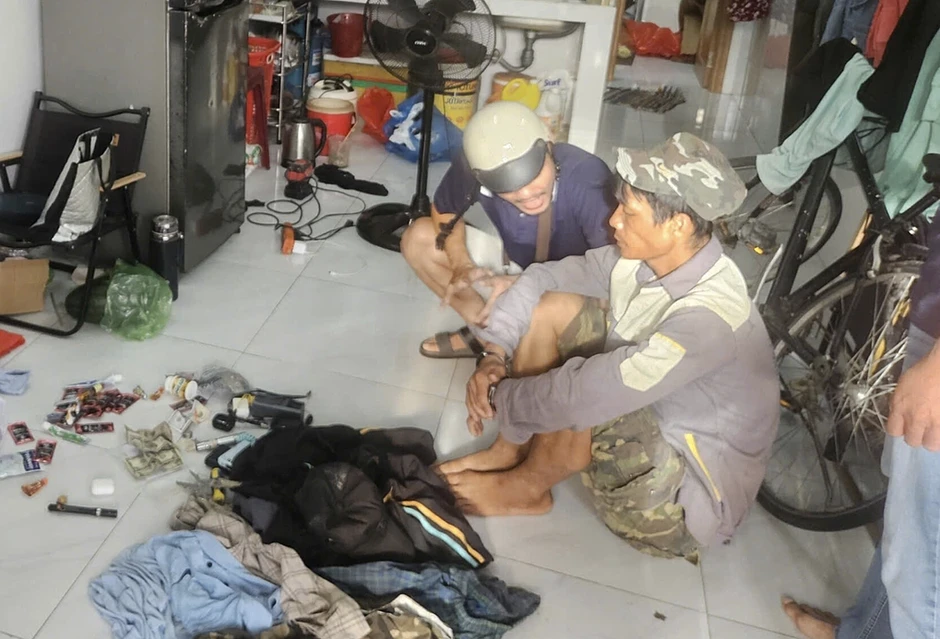 Đạo chích đập kính nhiều ôtô ở Đà Nẵng bị bắt