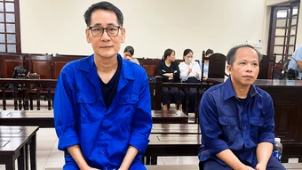 Đạo diễn Lê Minh: 'Tạt chất bẩn vì bức xúc bị dồn nén, không phải để đòi nợ'