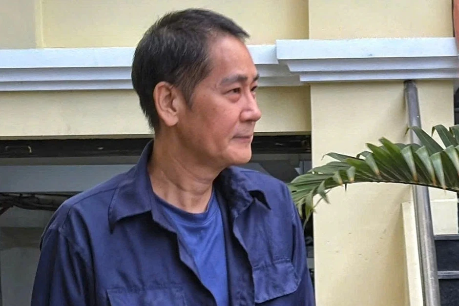 Đạo diễn Lê Minh vướng lao lý vì tạt chất bẩn vào nhà con nợ