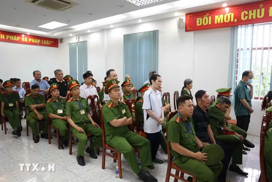 Đào Minh Quân, Phạm Lisa lĩnh án tù chung thân về tội khủng bố Đào Minh Quân, Phạm Lisa lĩnh án tù chung thân về tội khủng bố