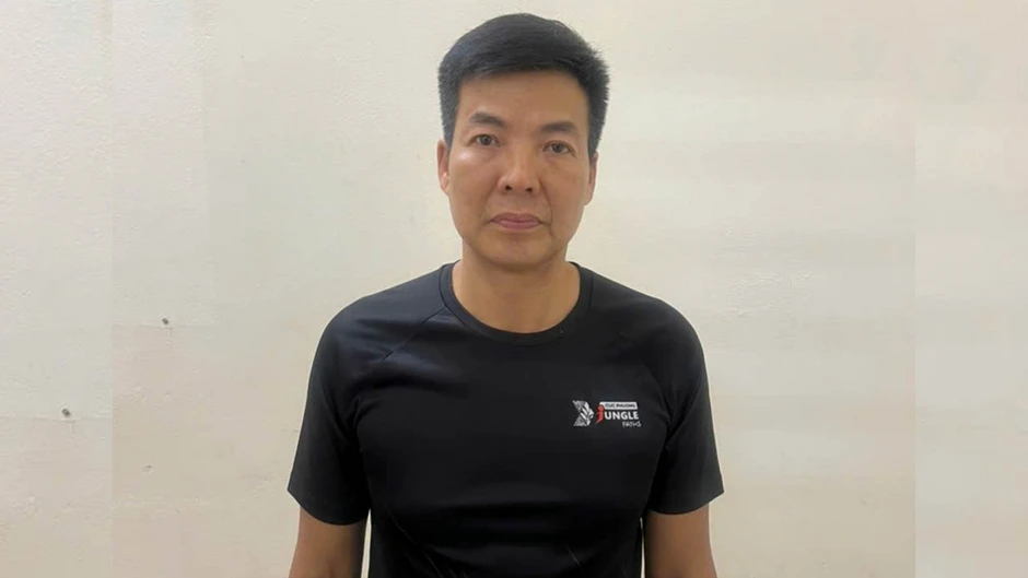 Đập kính ô tô trộm đồ hiệu và trộm xe điện tại khu đô thị Đập kính ô tô trộm đồ hiệu và trộm xe điện tại khu đô thị