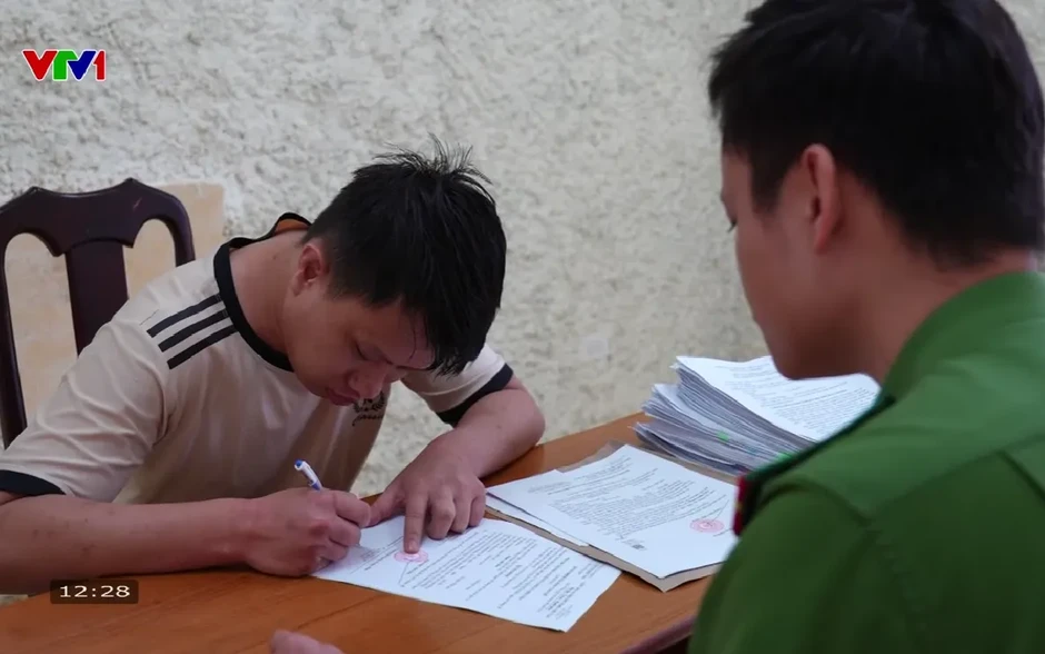 Đặt 13 lượng vàng giả để lừa 930 triệu đồng Đặt 13 lượng vàng giả để lừa 930 triệu đồng