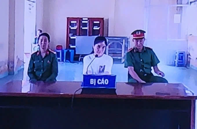 Đầu độc người tình bằng xyanua, nữ bị cáo lãnh 30 năm tù Đầu độc người tình bằng xyanua, nữ bị cáo lãnh 30 năm tù