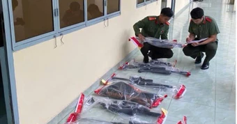 Đề nghị truy tố 10 bị can trong vụ mua bán, tàng trữ súng quân dụng ở Đồng Tháp