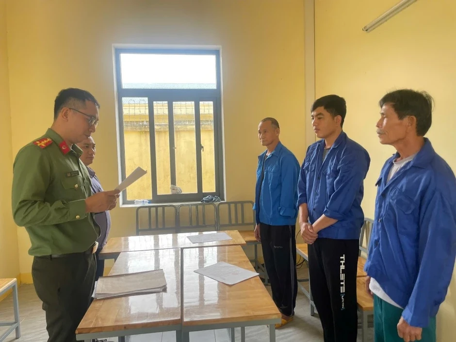 Đề nghị truy tố 7 bị can vụ mua bán 1,3 tấn thuốc nổ ở Quảng Ngãi Đề nghị truy tố 7 bị can vụ mua bán 1,3 tấn thuốc nổ ở Quảng Ngãi