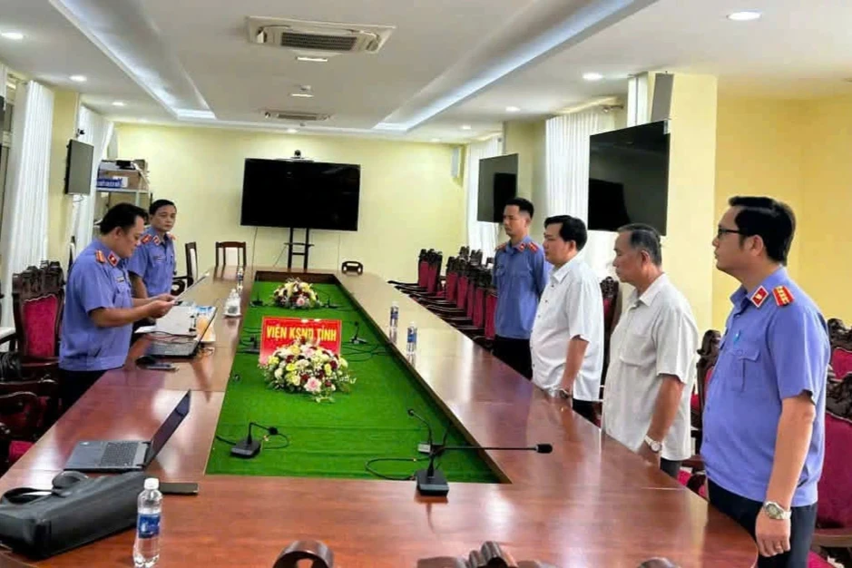 Đề nghị truy tố tài xế cán chết nữ sinh 14 tuổi ở Vĩnh Long Đề nghị truy tố tài xế cán chết nữ sinh 14 tuổi ở Vĩnh Long