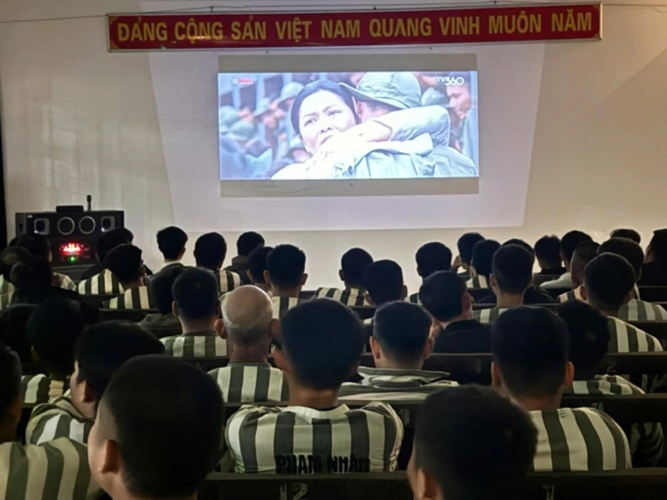 Đề xuất buồng tạm giam có máy chiếu để xem truyền hình Đề xuất buồng tạm giam có máy chiếu để xem truyền hình