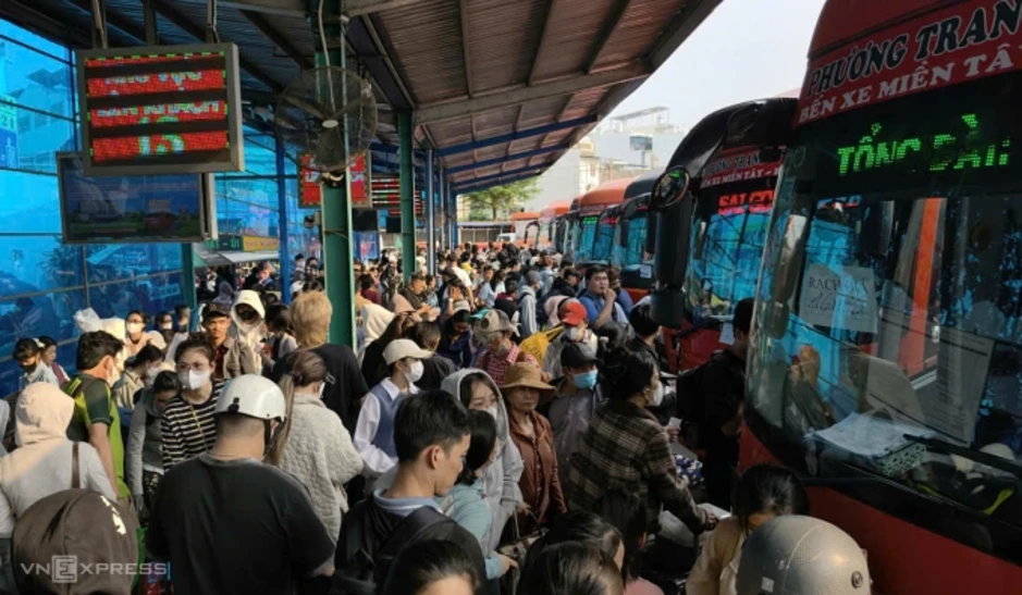 Đề xuất phạt 8-14 triệu đồng với xe chở khách, chở hàng 'chui' Đề xuất phạt 8-14 triệu đồng với xe chở khách, chở hàng 'chui'