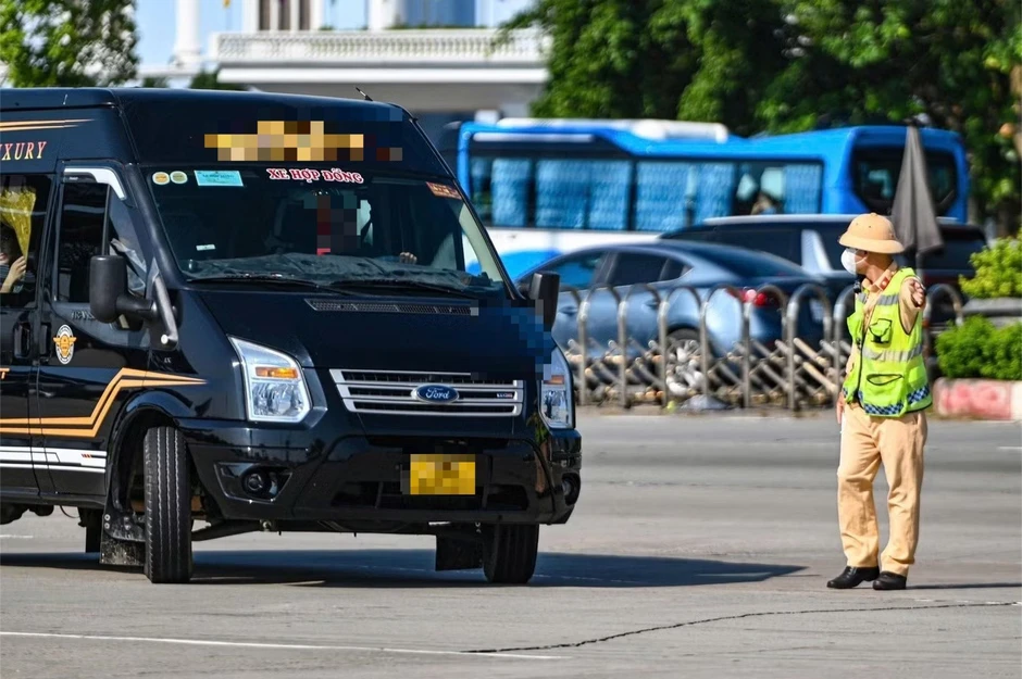 Đề xuất phạt đến 14 triệu đồng tài xế ô tô biển trắng nhận chở khách thu tiền Đề xuất phạt đến 14 triệu đồng tài xế ô tô biển trắng nhận chở khách thu tiền