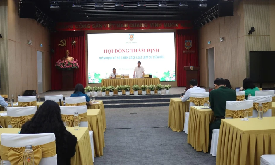 Đề xuất quy định tiêu chuẩn luật sư phải 'có bản lĩnh chính trị vững vàng' Đề xuất quy định tiêu chuẩn luật sư phải 'có bản lĩnh chính trị vững vàng'
