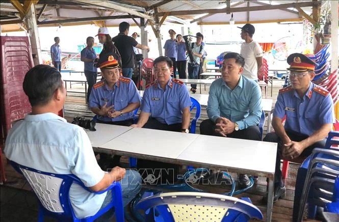 Di dời bè nổi ra khỏi khu vực Di tích quốc gia đặc biệt Tàu không số Vũng Rô Di dời bè nổi ra khỏi khu vực Di tích quốc gia đặc biệt Tàu không số Vũng Rô