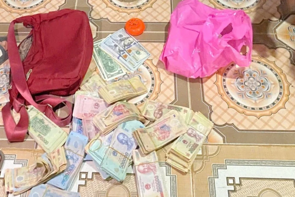 Đi du lịch nước ngoài về, phát hiện nhà bị trộm nhiều tiền, vàng và USD Đi du lịch nước ngoài về, phát hiện nhà bị trộm nhiều tiền, vàng và USD