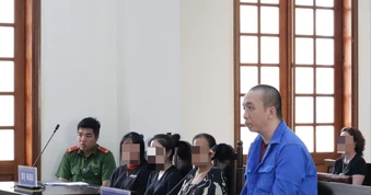 Đi ghe cào bắt thủy sản, bỏ chạy khi bị kiểm tra làm 1 cán bộ tử vong