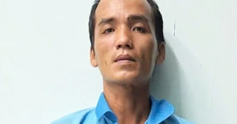 Đi nhờ xe bé gái 12 tuổi, rồi dụ vào quán cà phê hiếp dâm
