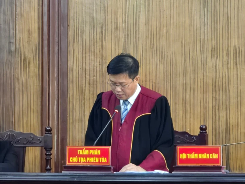 Diễn biến bất ngờ tại phiên tòa xét xử 'trùm siêu xe' Phan Công Khanh Diễn biến bất ngờ tại phiên tòa xét xử 'trùm siêu xe' Phan Công Khanh