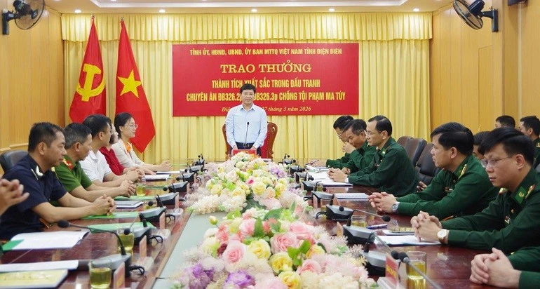 Điện Biên trao thưởng thành tích xuất sắc trong đấu tranh phòng, chống tội phạm ma túy Điện Biên trao thưởng thành tích xuất sắc trong đấu tranh phòng, chống tội phạm ma túy