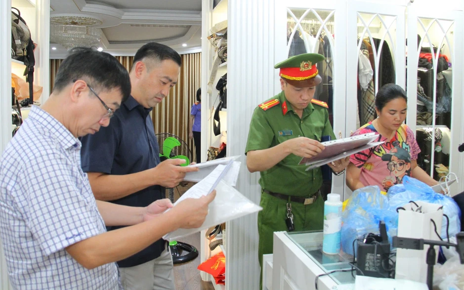 Diễn viên Kiều Thanh bị bắt trong vụ án ma túy lớn tại Hà Nội Diễn viên Kiều Thanh bị bắt trong vụ án ma túy lớn tại Hà Nội