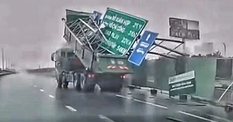 Điều tra dấu hiệu tội phạm vụ xe ben tông sập long môn cao tốc ở TPHCM