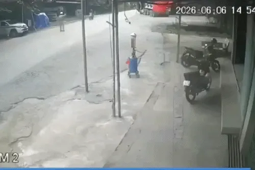 Điều tra hành vi chống người thi hành công vụ 2 đối tượng húc "bay" CSGT Điều tra hành vi chống người thi hành công vụ 2 đối tượng húc "bay" CSGT