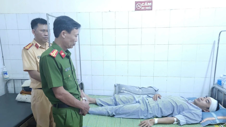 Điều tra hành vi chống người thi hành công vụ 2 đối tượng húc "bay" CSGT Điều tra hành vi chống người thi hành công vụ 2 đối tượng húc "bay" CSGT