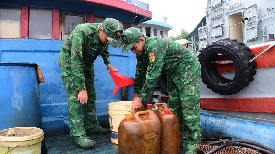 Điều tra làm rõ vụ vận chuyển 7.000 lít dầu DO không rõ nguồn gốc Điều tra làm rõ vụ vận chuyển 7.000 lít dầu DO không rõ nguồn gốc