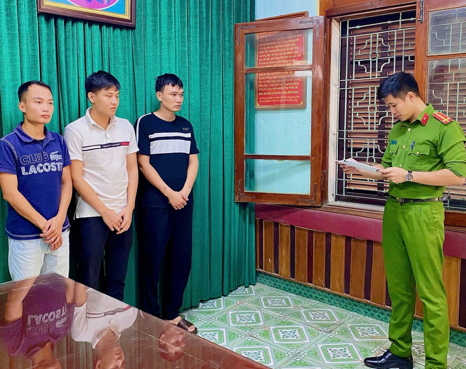 Điều tra loạt giao dịch tổng 2,8 tỷ đồng, công an khởi tố Vũ Quang Huy SN 1991 và 2 bị can Điều tra loạt giao dịch tổng 2,8 tỷ đồng, công an khởi tố Vũ Quang Huy SN 1991 và 2 bị can