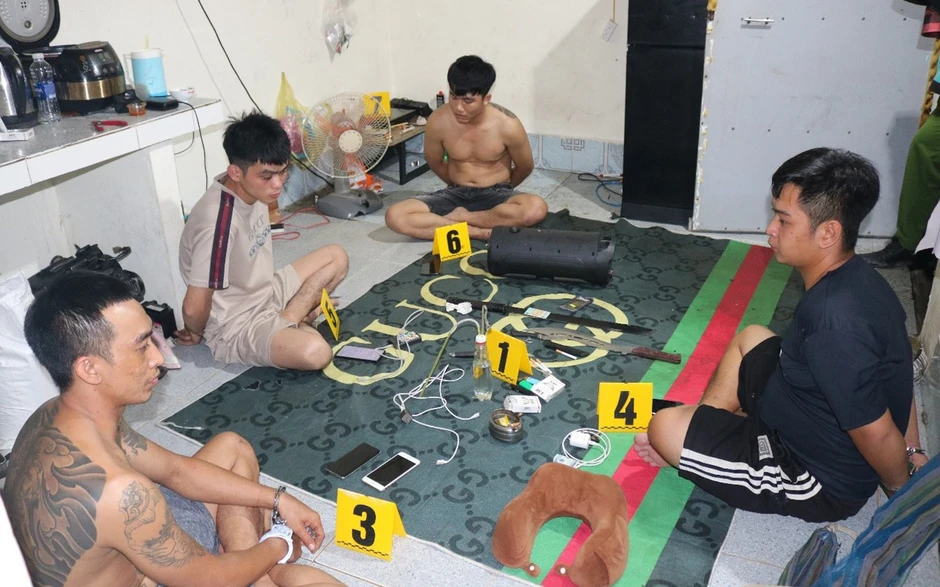 Điều tra loạt giao dịch tổng 2,8 tỷ đồng, công an khởi tố Vũ Quang Huy SN 1991 và 2 bị can Điều tra loạt giao dịch tổng 2,8 tỷ đồng, công an khởi tố Vũ Quang Huy SN 1991 và 2 bị can