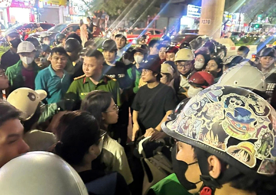 Điều tra vụ nữ tài xế xe ôm công nghệ bị hành hung ở Cầu Giấy, Hà Nội Điều tra vụ nữ tài xế xe ôm công nghệ bị hành hung ở Cầu Giấy, Hà Nội