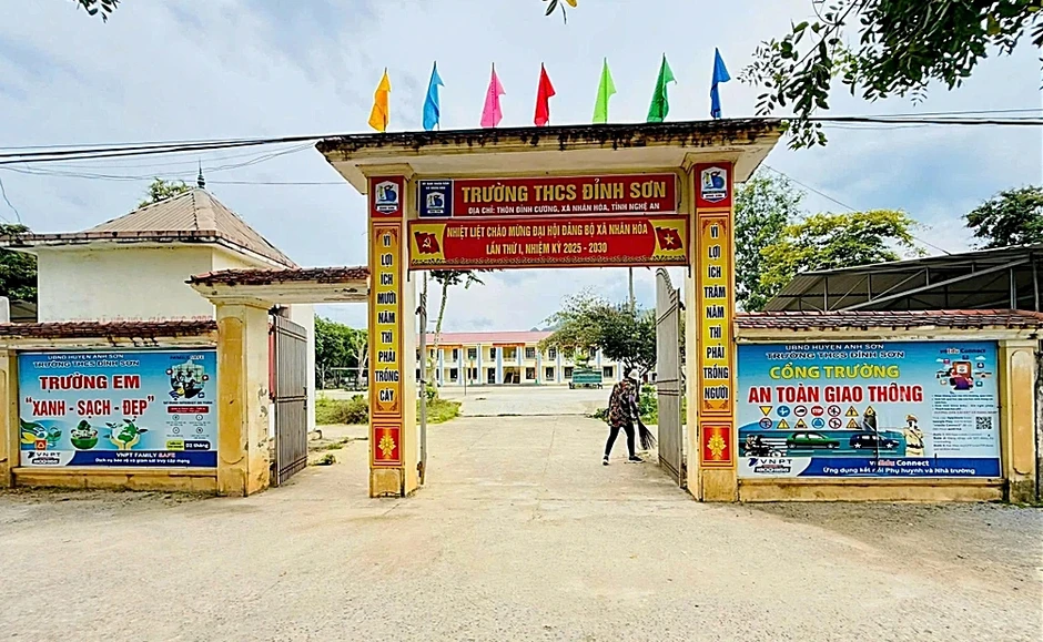 Đình chỉ hiệu trưởng liên quan đường dây cá độ bóng đá ở Nghệ An Đình chỉ hiệu trưởng liên quan đường dây cá độ bóng đá ở Nghệ An