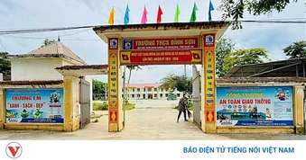 Đình chỉ hiệu trưởng liên quan đường dây cá độ bóng đá ở Nghệ An