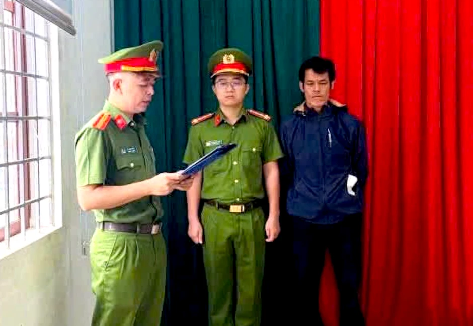 Đổ 315 tấn đá thải gây ô nhiễm môi trường, hai đối tượng bị khởi tố Đổ 315 tấn đá thải gây ô nhiễm môi trường, hai đối tượng bị khởi tố