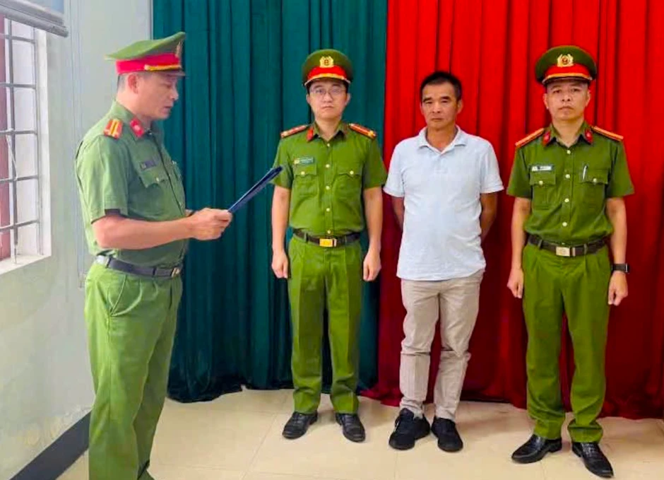 Đổ 315 tấn đá thải gây ô nhiễm môi trường, hai đối tượng bị khởi tố Đổ 315 tấn đá thải gây ô nhiễm môi trường, hai đối tượng bị khởi tố