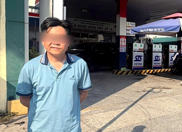 Đổ nợ vì chứng khoán, người đàn ông cướp giật vé số của người ngồi xe lăn
