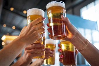 Dọa đánh bom nhà hàng để không phải ăn tiệc với đồng nghiệp