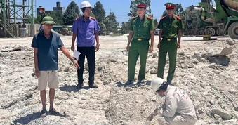 Doanh nghiệp đổ hơn 1.800 tấn chất thải rắn ra môi trường