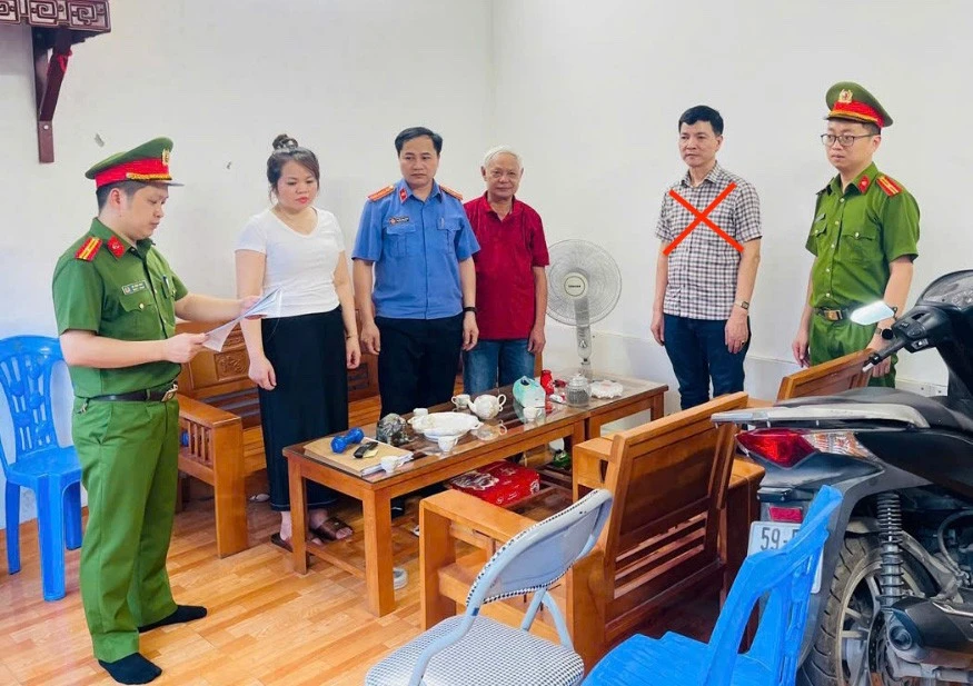 Doanh thu gần 54 tỷ chỉ khai báo 9 tỷ, lãnh đạo doanh nghiệp bị khởi tố Doanh thu gần 54 tỷ chỉ khai báo 9 tỷ, lãnh đạo doanh nghiệp bị khởi tố