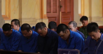 Đội bảo vệ Khu Công nghệ cao TP.HCM lãnh án vì 'bán đường' cho xe tải