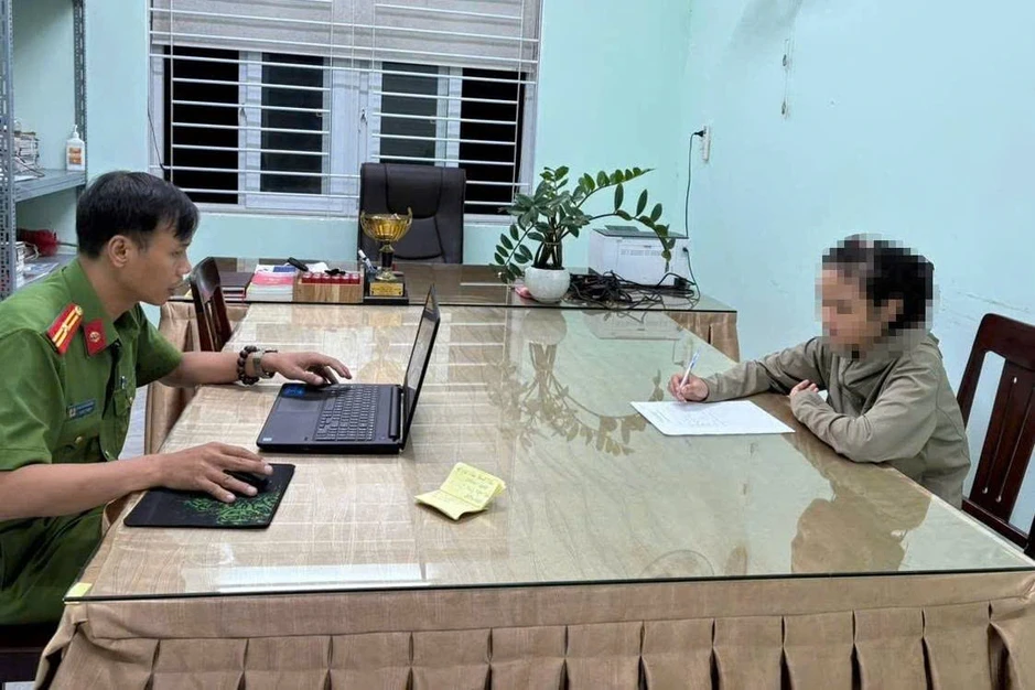 Đôi nam nữ bỏ lại dép, thư tuyệt mệnh trên cầu để… lừa công an