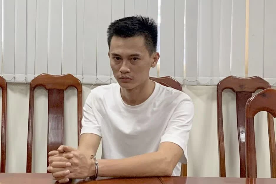 Dời ngày xét xử Phan Công Khanh ‘ trùm siêu xe ’ sang 18 / 9 vì luật sư bận phiên tòa khác Dời ngày xét xử Phan Công Khanh ‘ trùm siêu xe ’ sang 18 / 9 vì luật sư bận phiên tòa khác