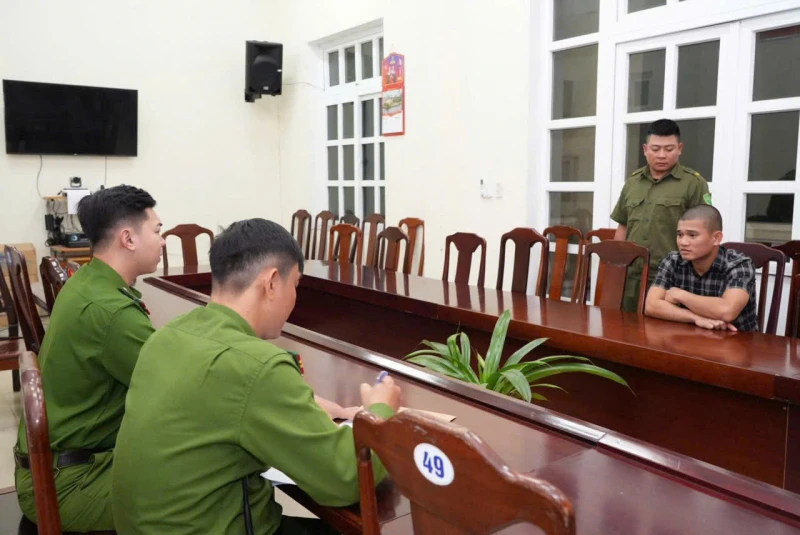 Đối tượng cướp giật điện thoại của du khách nước ngoài sa lưới Đối tượng cướp giật điện thoại của du khách nước ngoài sa lưới