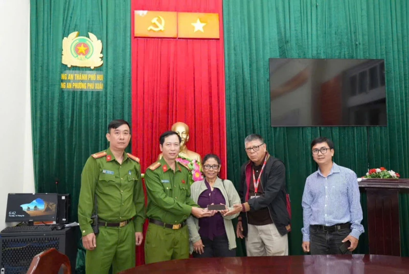 Đối tượng cướp giật điện thoại của du khách nước ngoài sa lưới Đối tượng cướp giật điện thoại của du khách nước ngoài sa lưới