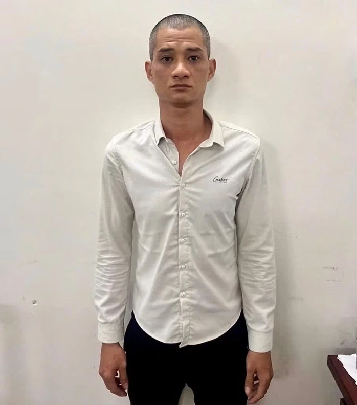 Đối tượng đặc biệt nguy hiểm bị truy nã ra đầu thú sau gần 2 năm lẩn trốn Đối tượng đặc biệt nguy hiểm bị truy nã ra đầu thú sau gần 2 năm lẩn trốn