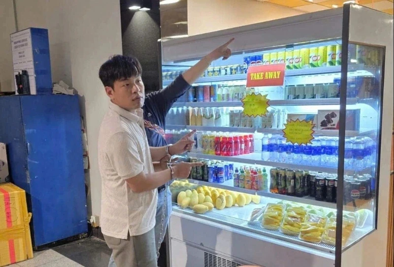 Đối tượng người nước ngoài giết người "bị tóm" khi đang chờ lên máy bay Đối tượng người nước ngoài giết người "bị tóm" khi đang chờ lên máy bay