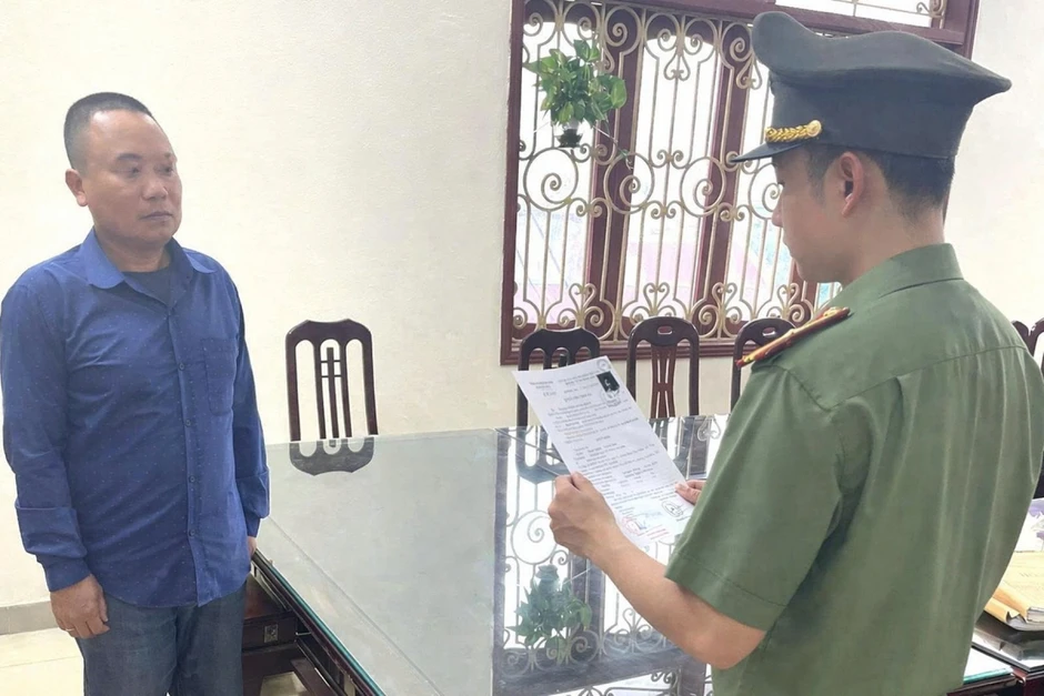 Đối tượng truy nã đặc biệt nguy hiểm ra đầu thú sau hơn 9 năm lẩn trốn Đối tượng truy nã đặc biệt nguy hiểm ra đầu thú sau hơn 9 năm lẩn trốn