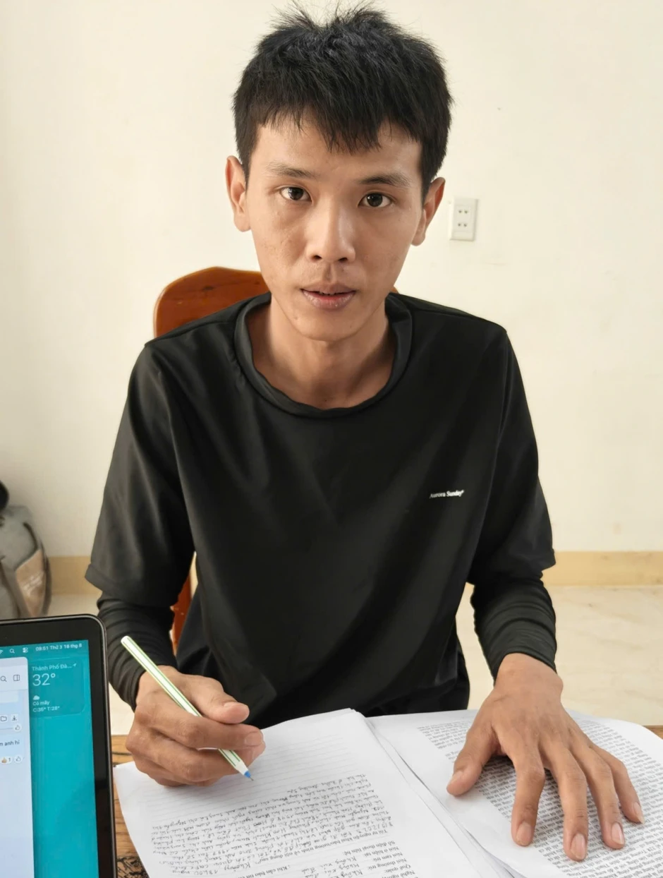 Đối tượng truy nã trong đường dây đánh bạc 350 tỷ đồng ra đầu thú Đối tượng truy nã trong đường dây đánh bạc 350 tỷ đồng ra đầu thú